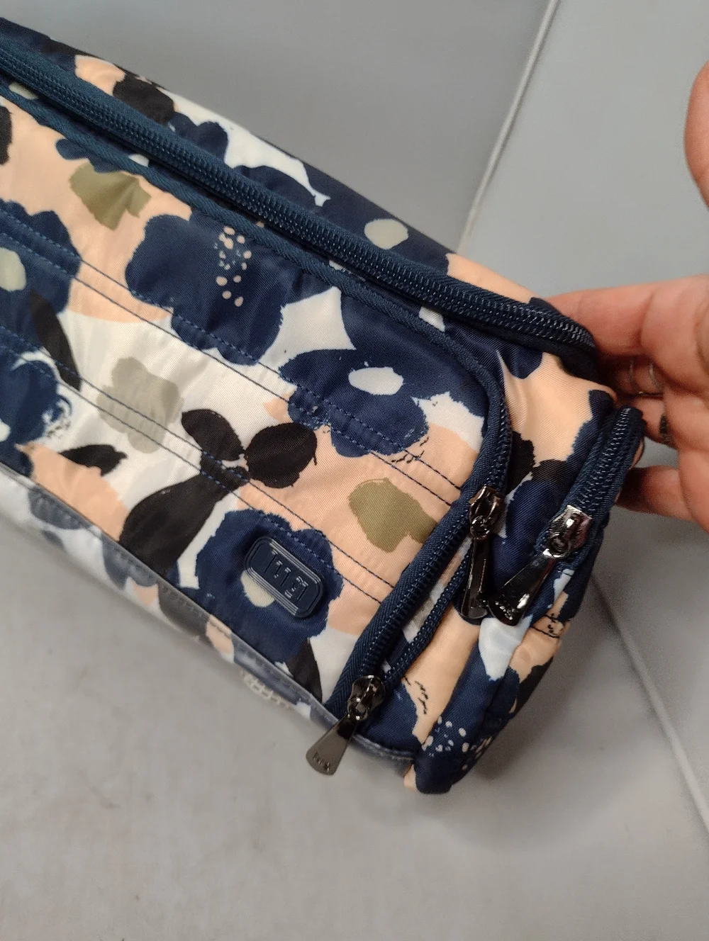 Lug Trolley Cosmetics Train Case  Floral Makeup Travel Toiletry Bag A12